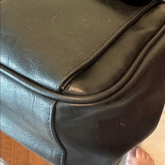 JS collection shoulder business bag tablet case 4 zippered sections soft
Black - Picture 16 of 17